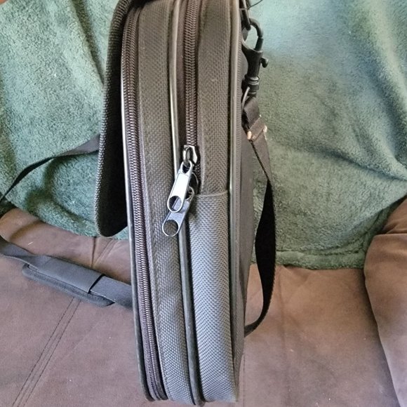 Icon TechGear Medium Bag Case Laptop Black Shoulder Strap Padded - Picture 4 of 10